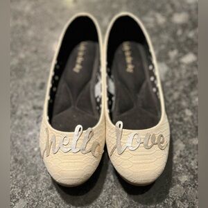 Loly in the sky “Hello Love” Cream/Off White With A Metallic Siver Script Size 9